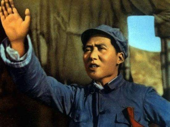 毛泽东的旗帜下，革命理想高于天
