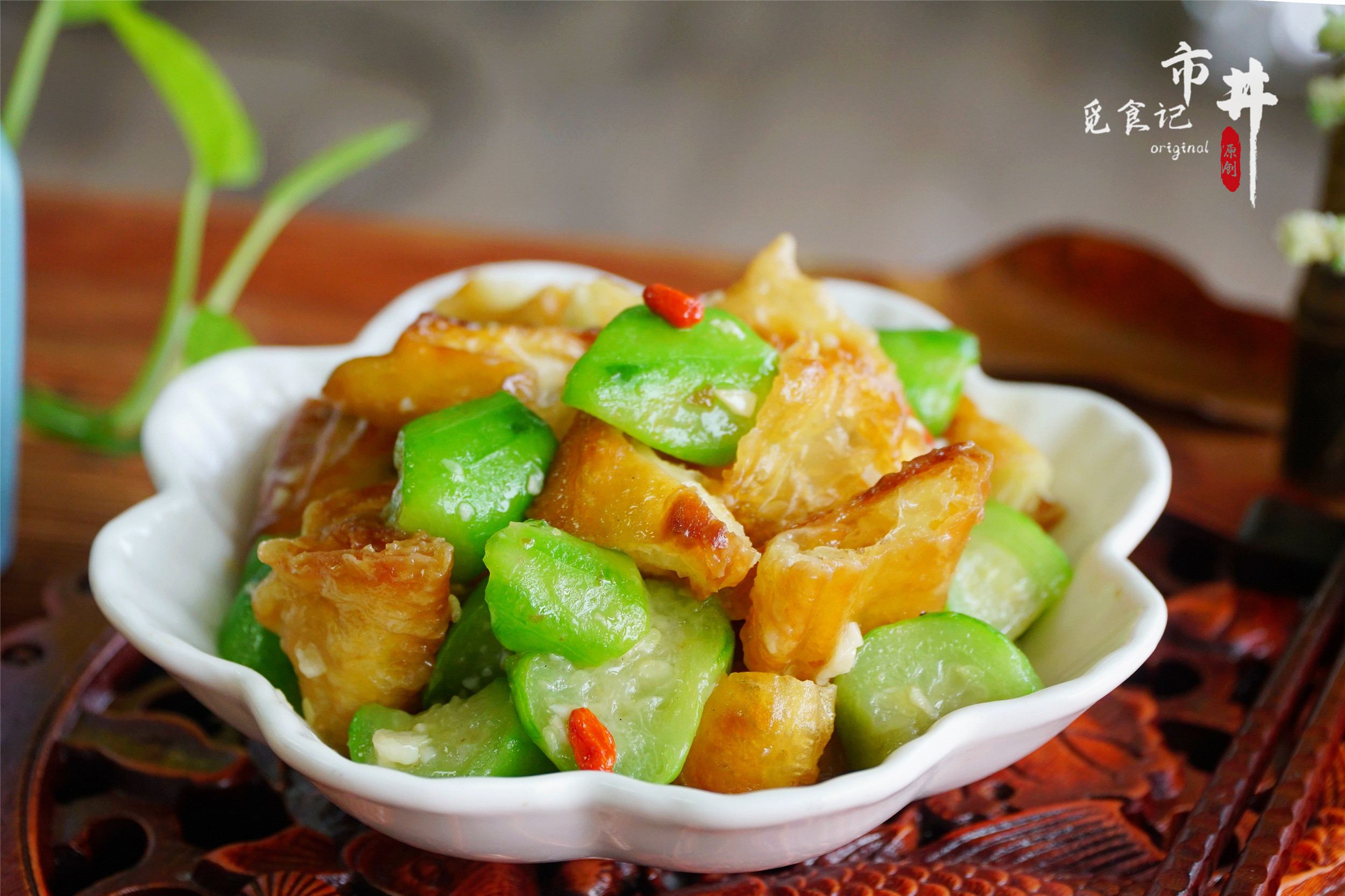 夏天没胃口，用丝瓜和油条巧搭配，想不到的好吃，次次吃不烦