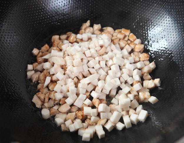 图片[8]-蘑菇炒鸡丁的做法步骤图鸡丁这样炒真好吃吃起来不油腻还健康-起舞食谱网