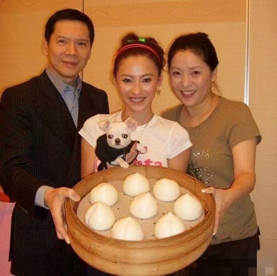 张柏芝否认怀了第四胎后，再添实锤？难怪向太称她谎话精