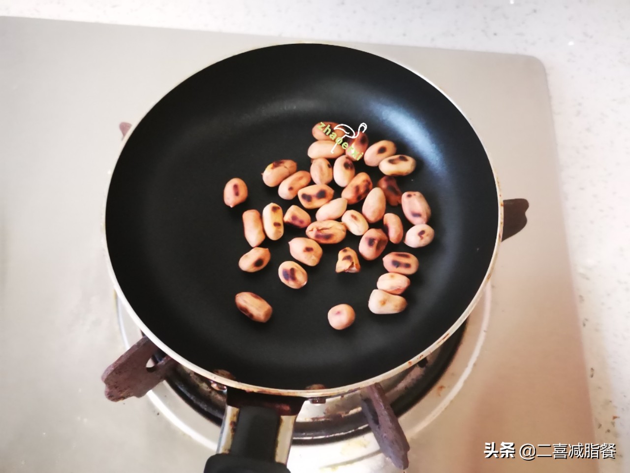 减肥期间西瓜能不能吃？西瓜皮不要扔掉，做低热量的减脂食谱吧