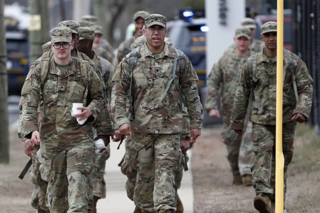 航拍画面十分骇人！百年大坝被洪水无情击溃，