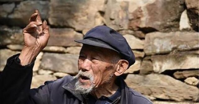 老农证件丢失无法证明身份，无奈找老上级，司令亲自证明他是红军