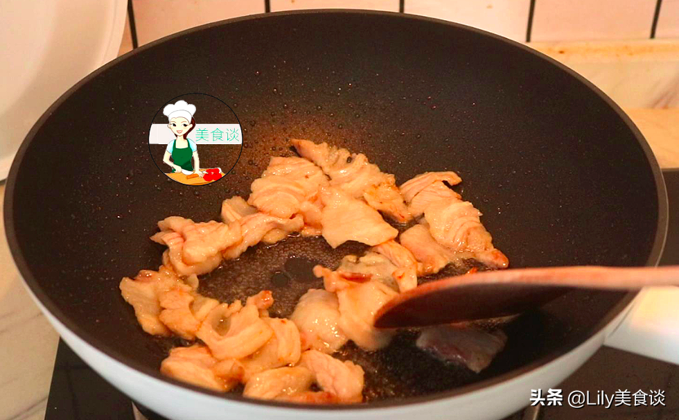 白菜燉豆腐時，先燉豆腐還是先炒白菜？ 都不對，大廚教你正確做法