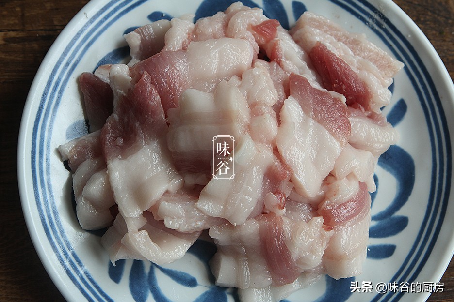 入秋贴秋膘了，五花肉这样做，酥香软烂不油腻，看着都流口水