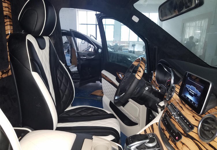 奔驰V260顶级搭载豪华升级，百万商务人士尽享舒适驾乘体验