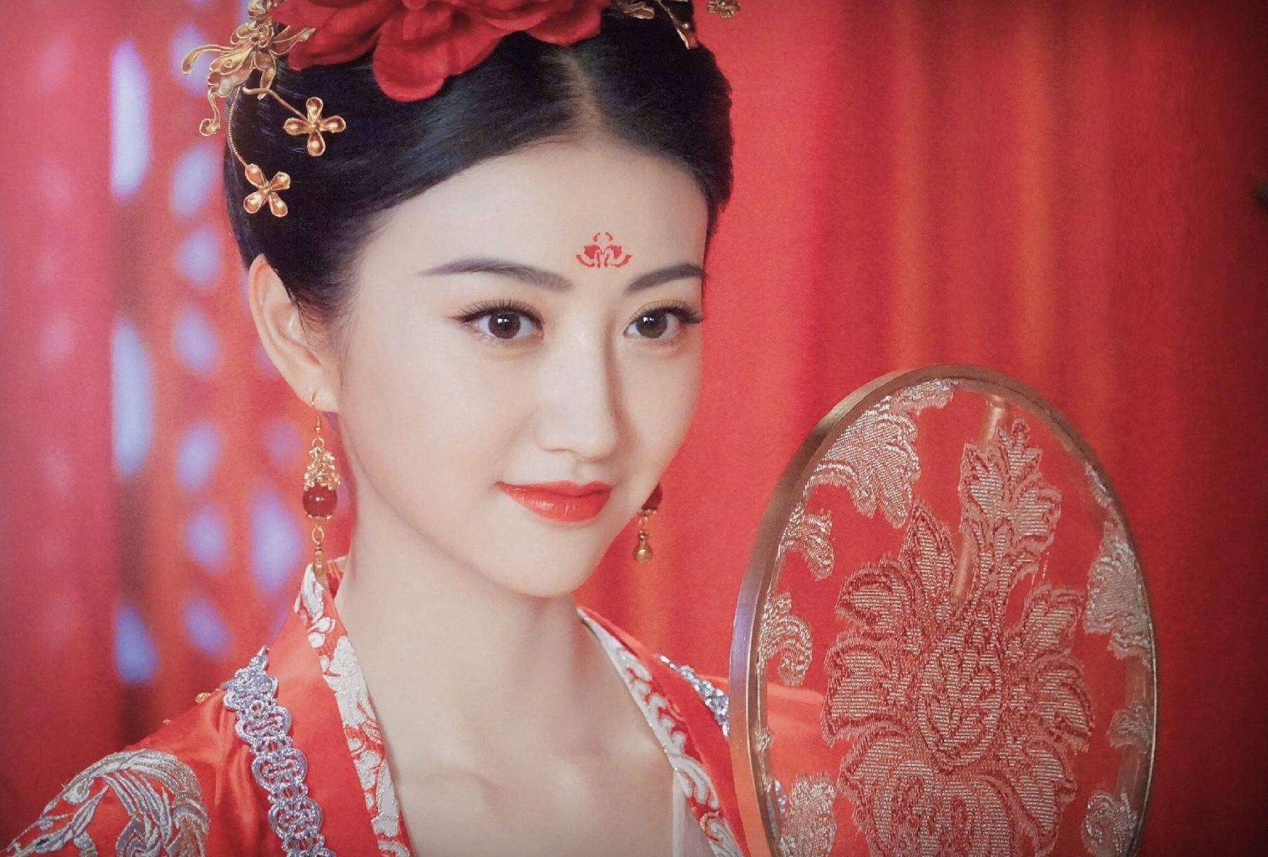 因《陈芊芊》受关注却并未大爆，丁禹兮的顶流之路缺了什么