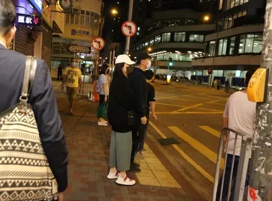 被闺蜜顶掉了工作，还接盘了男友，黄心颖哭晕