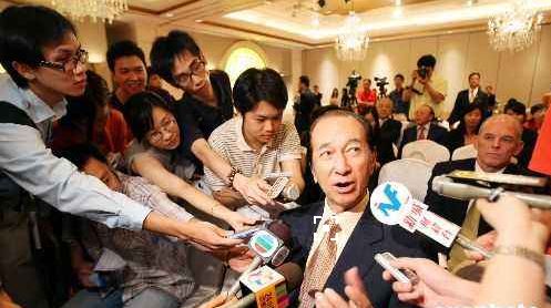 赌王一生高光时刻：将赌场10%收益做慈善，两次