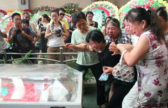 黑榜张贴栏｜湖南小伙为救4人牺牲，获救者态度冷漠竟趁乱离开…