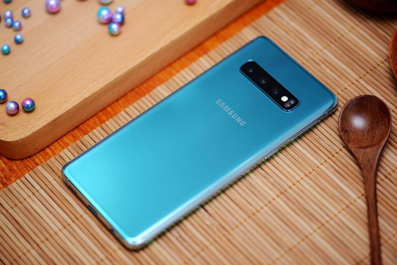 三星Galaxy S10评测：曾经的机皇，竟沦为“真香”之流？