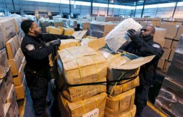 美国将对越南做出百亿处罚，没想到却助攻中国