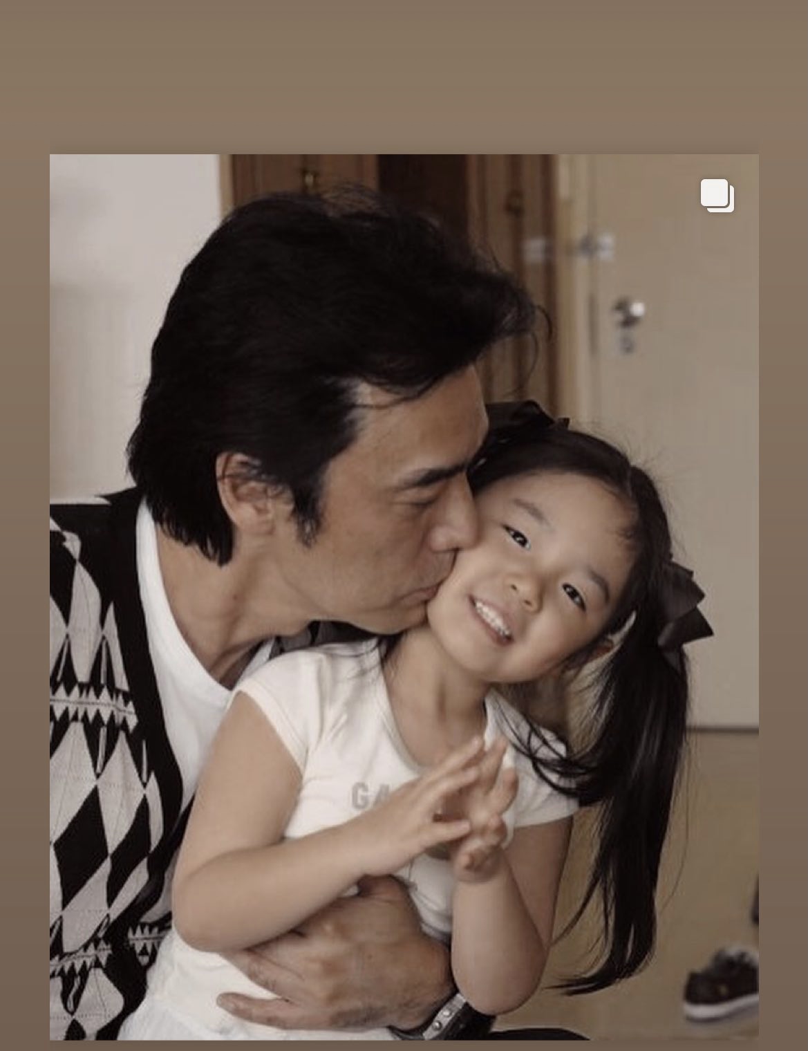 鐘鎮濤曬照慶68歲生日，范姜安排派對製造驚喜，仨女兒伴隨慶生