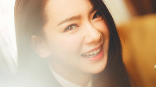 单亲家庭长大，出道14年，爱情事业双丰收｜戚薇