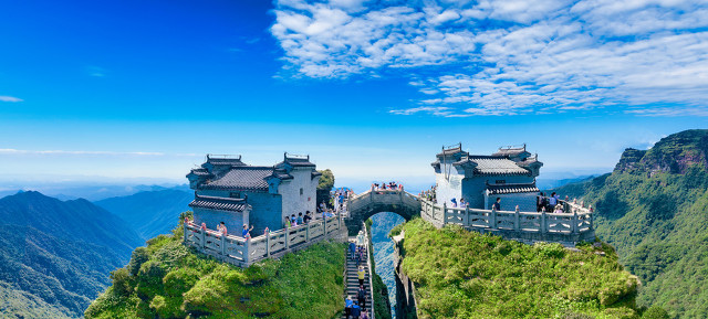 中国8个建在悬崖绝壁上寺庙，精彩绝伦，你去过哪个