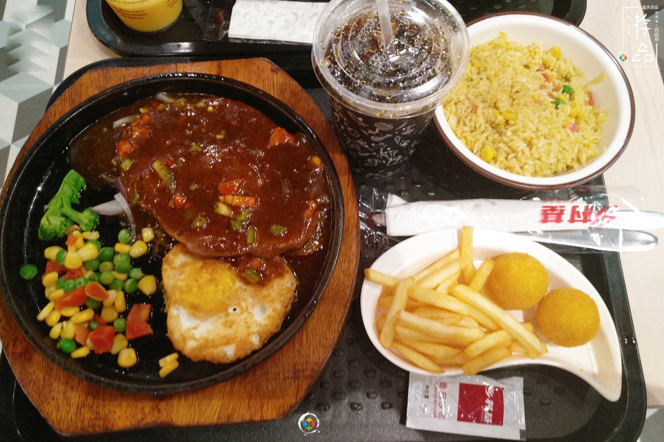 一直在涨价的乡村基，米线小菜饮料都能续，仍是重庆快餐良心品牌