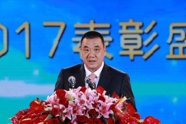 父亲得知要出事，把一块价值40亿的地留给子女，