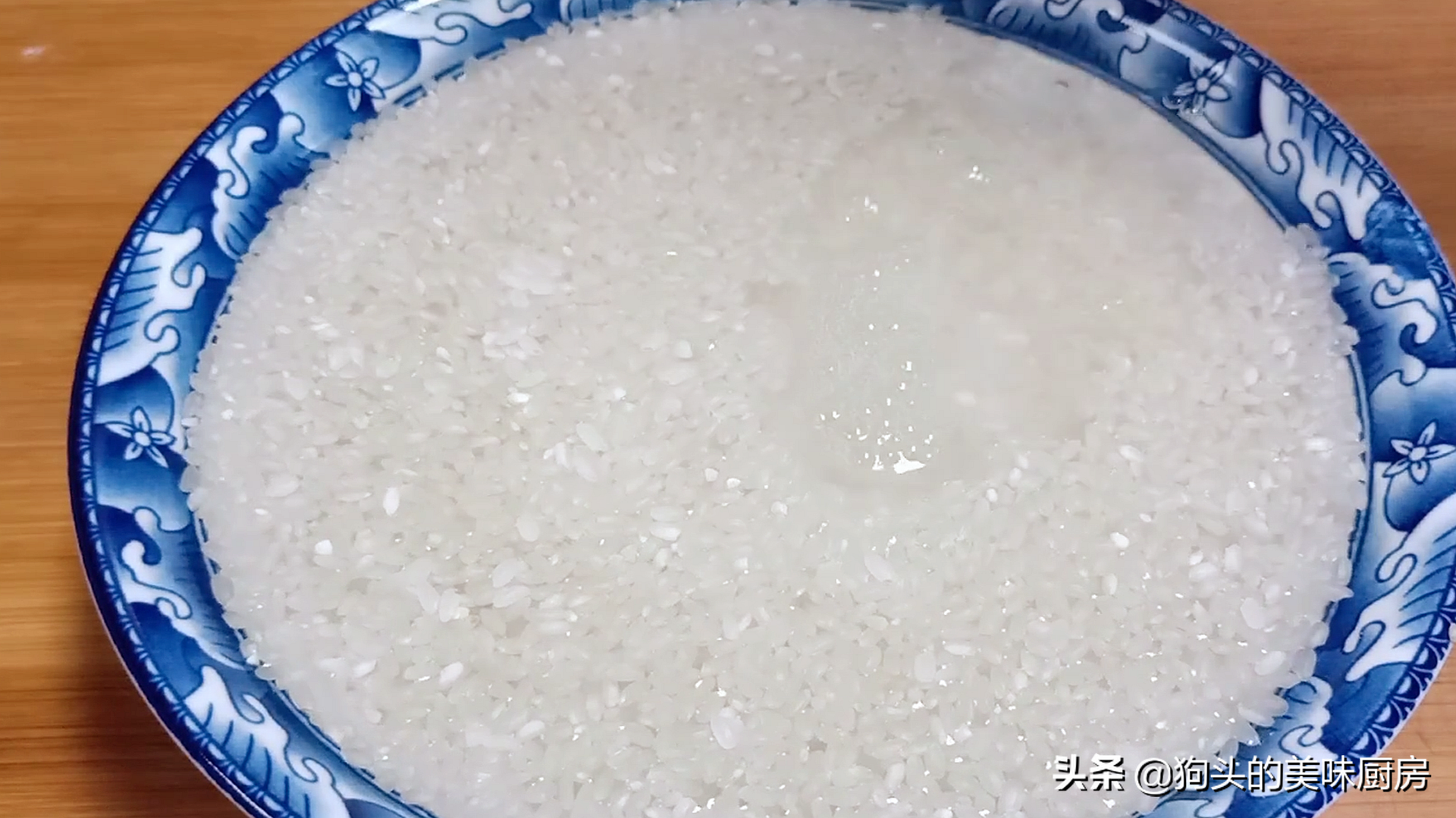 它比饅頭簡單，比麵包好吃，我家隔三差五就做，香甜鬆軟真好吃