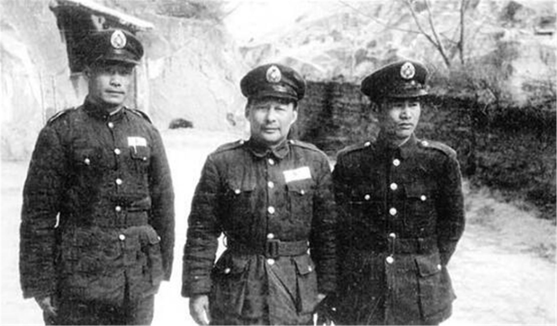 父亲到部队去看儿子：让你们军长出来！军长：