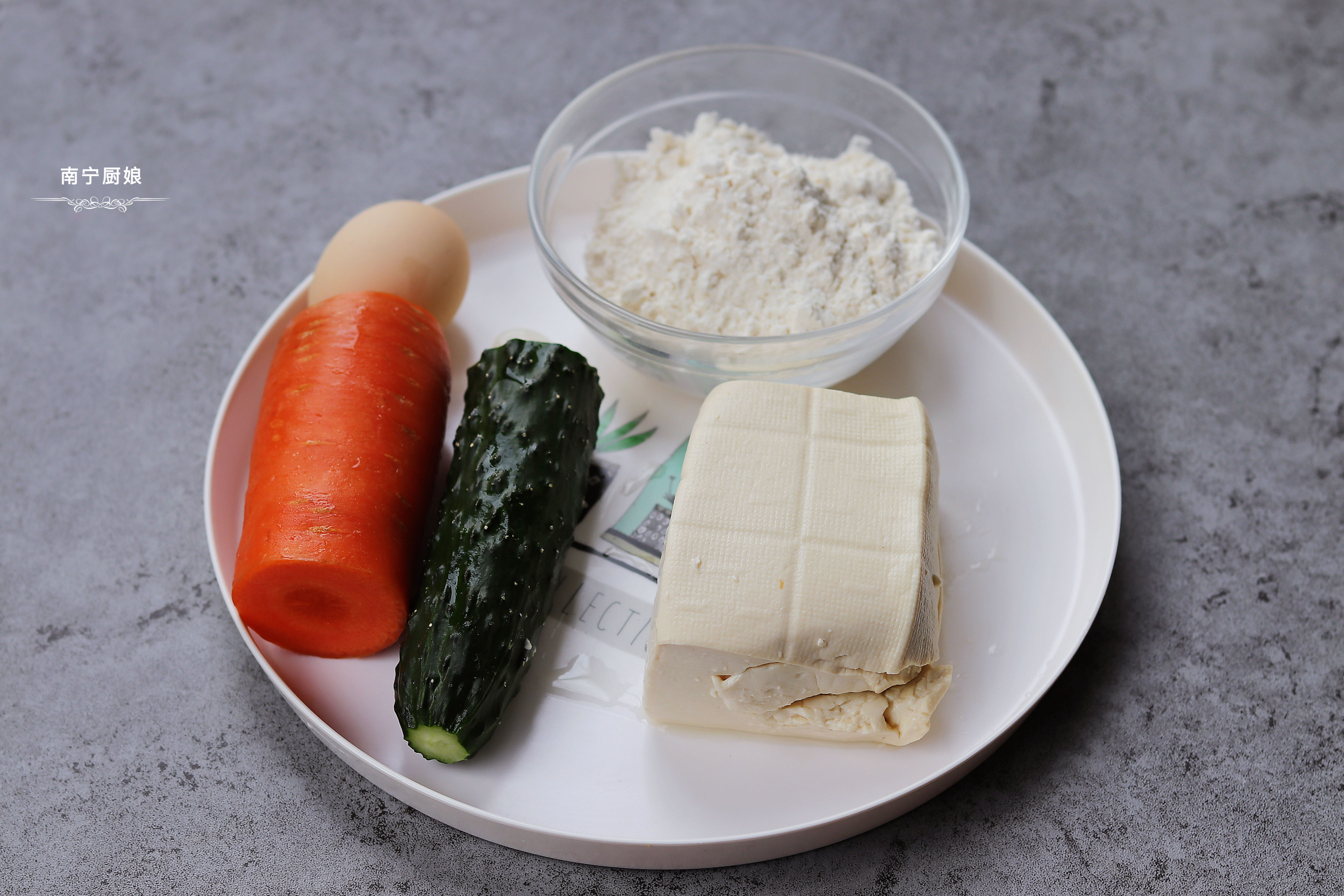 鸡蛋搭配豆腐，只需10分钟，就能做出一道营养丰富又美味的早餐