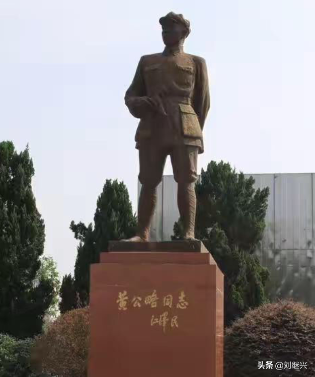 黄枚庄去劝降弟弟黄公略军长，结果回去交差的