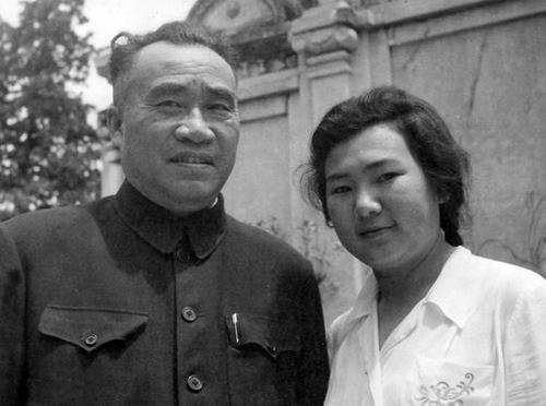 女叛徒為50000美金出賣同誌，周恩來下令鋤奸，結局如何