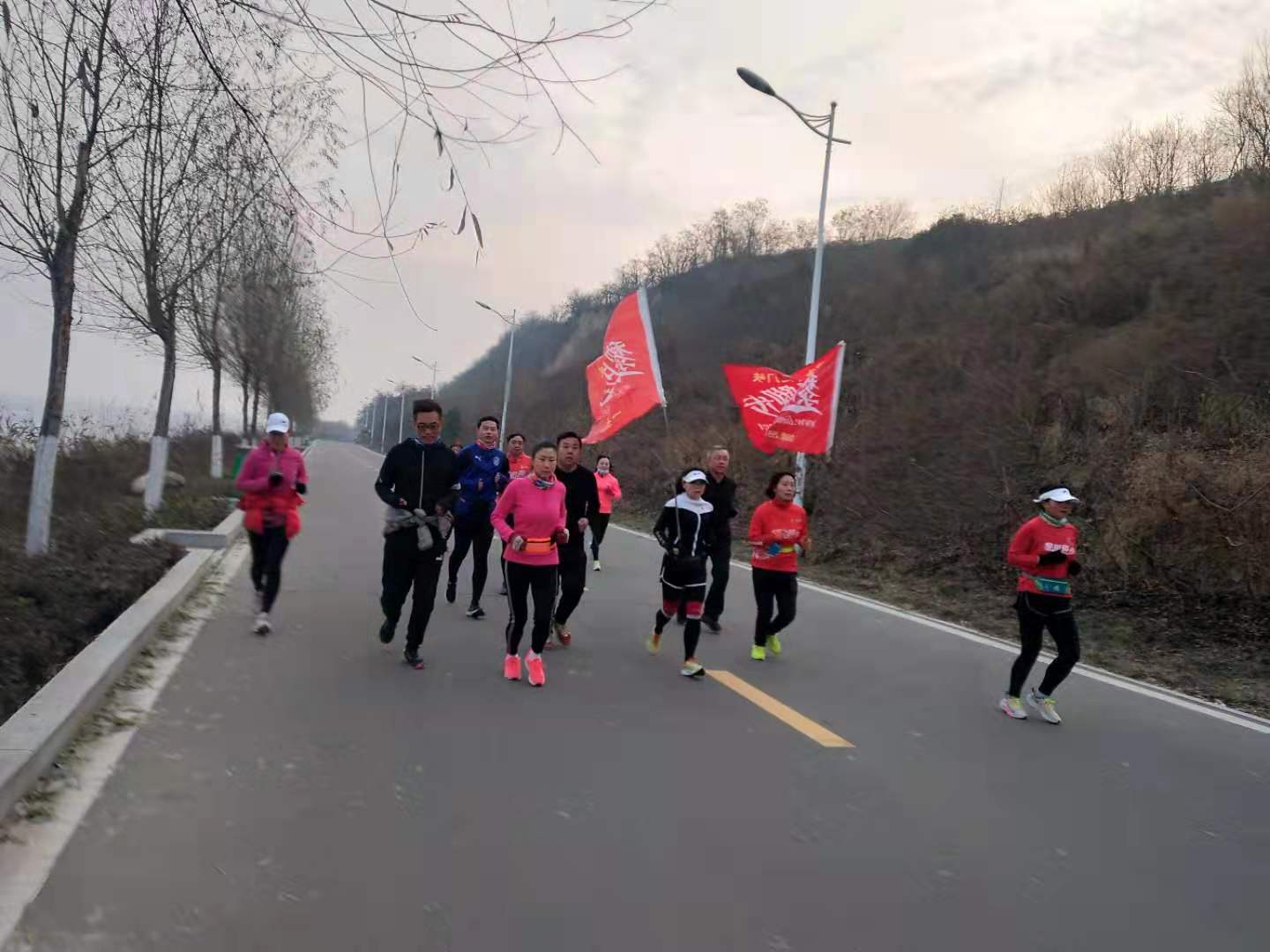 三门峡黎明脚步举行纪念毛泽东诞辰127周年百公里接力活动