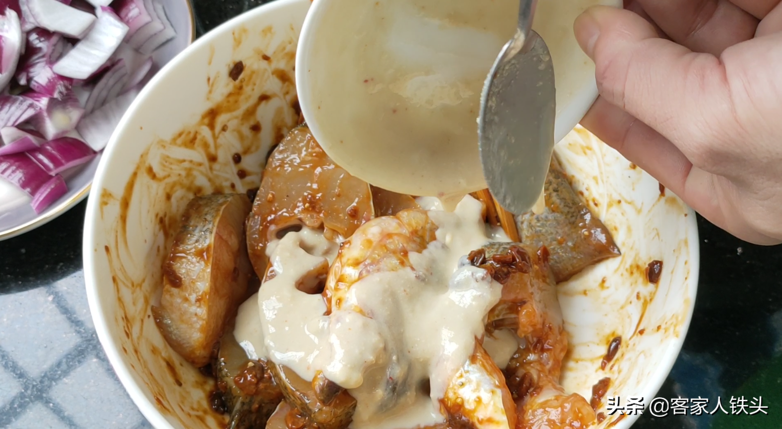 天冷吃魚別煎炸，試試一個懶人做法，6分鐘出鍋，好吃不腥口感滑