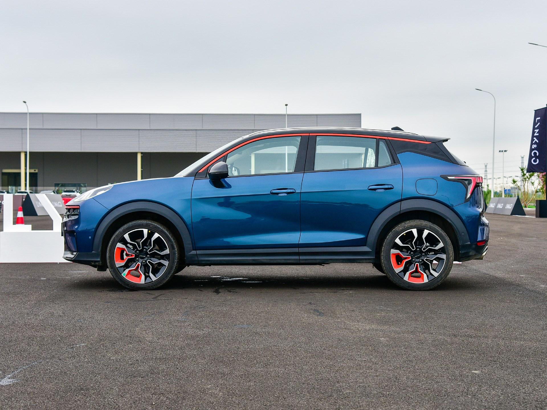 试驾领克06：上市不到3个月，交付量破10000台，它凭什么