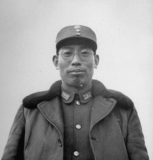 解放军的超级兵团，兵团司令被授大将军衔，政委却与军衔擦肩而过