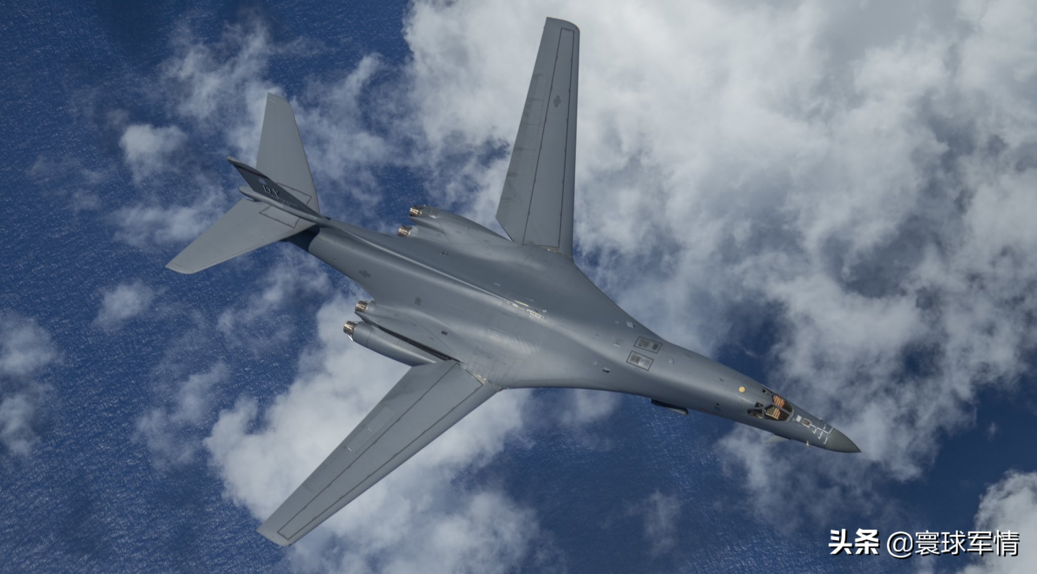 解放军海上军演正当时，美军超音速核轰再闯东海，巡航导弹可覆盖江浙