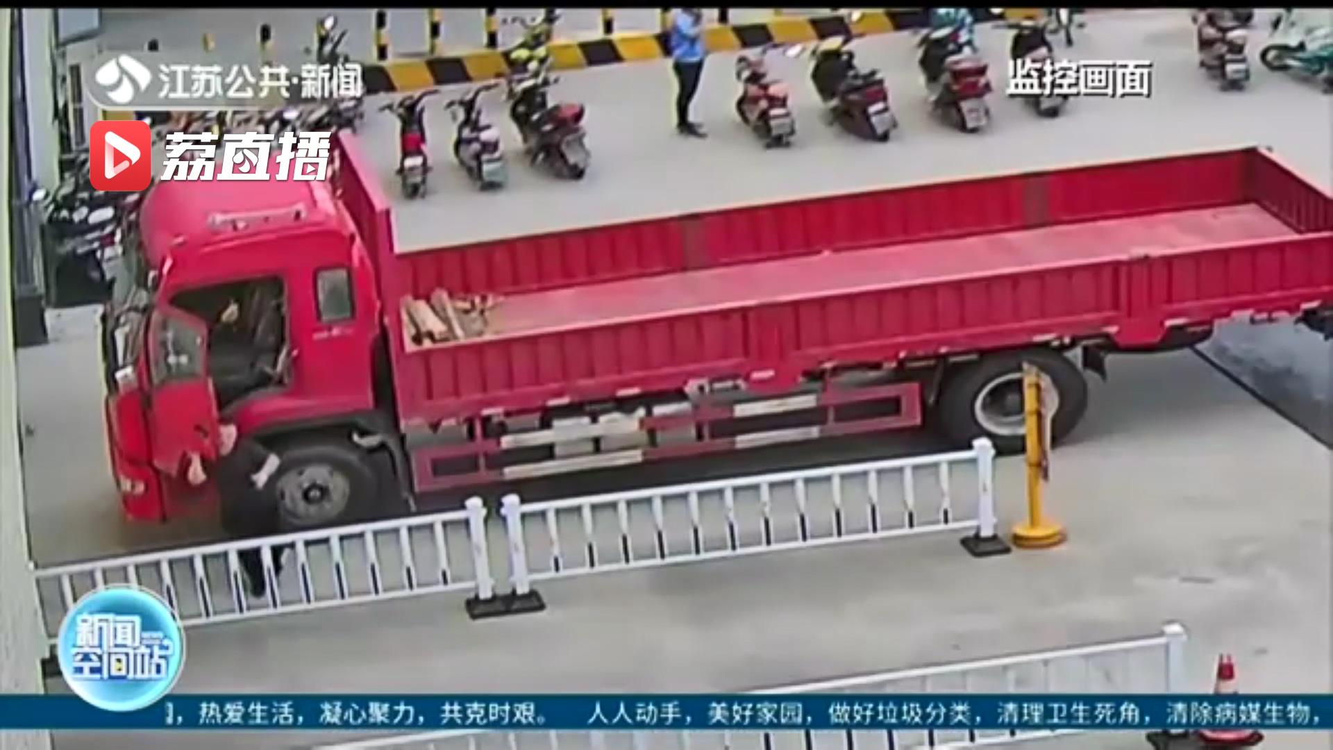 男子醉驾逃逸找人顶包，还去医院输液“醒酒”3个小时归案