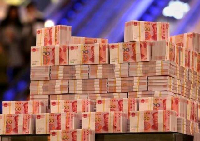 人民幣持續(xù)貶值！十年后的10000人民幣，相當于現(xiàn)在多少錢？