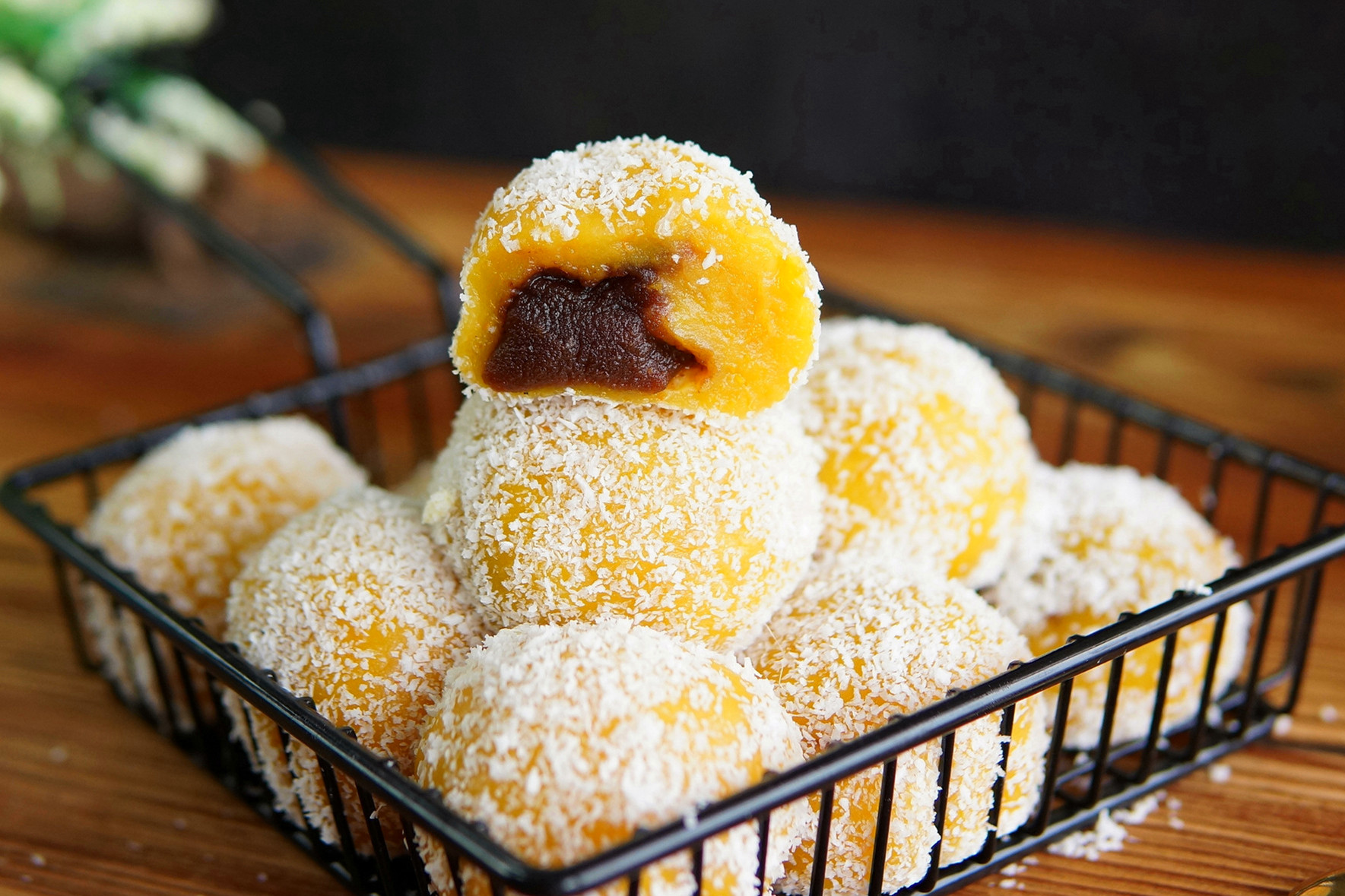 一塊南瓜，半碗糯米粉，簡單一蒸，香甜彈牙，吃一次就愛上了