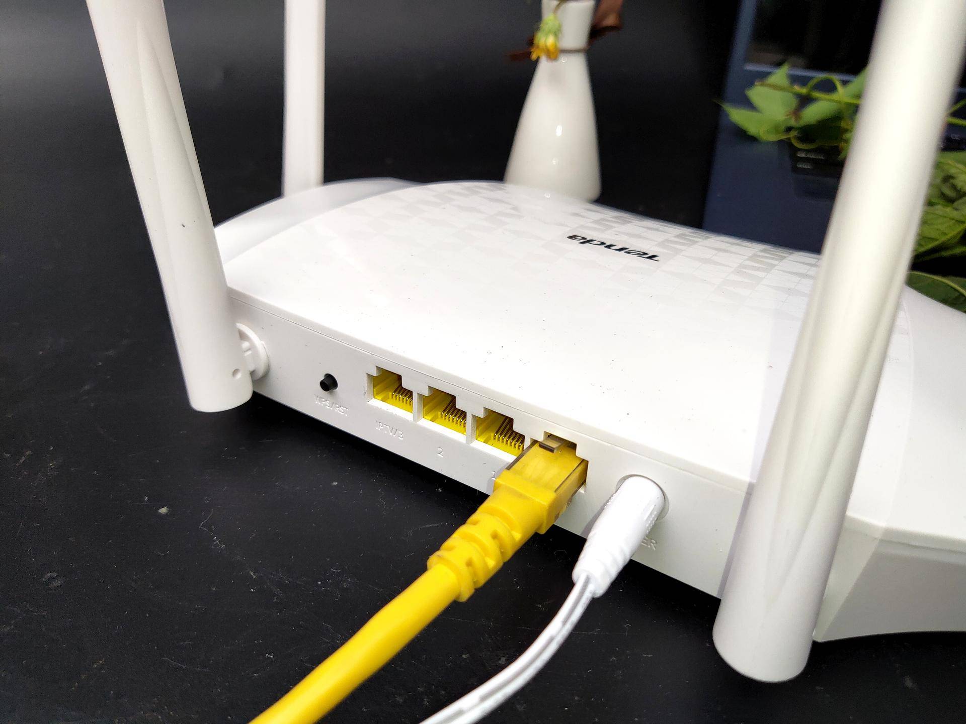 腾达AC2100高速路由，网络提速新体验