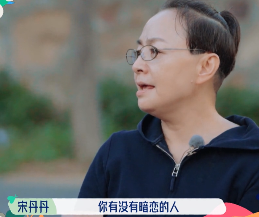 孟子义被问有没有暗恋张翰？她本能反应引热议！网友：不意外