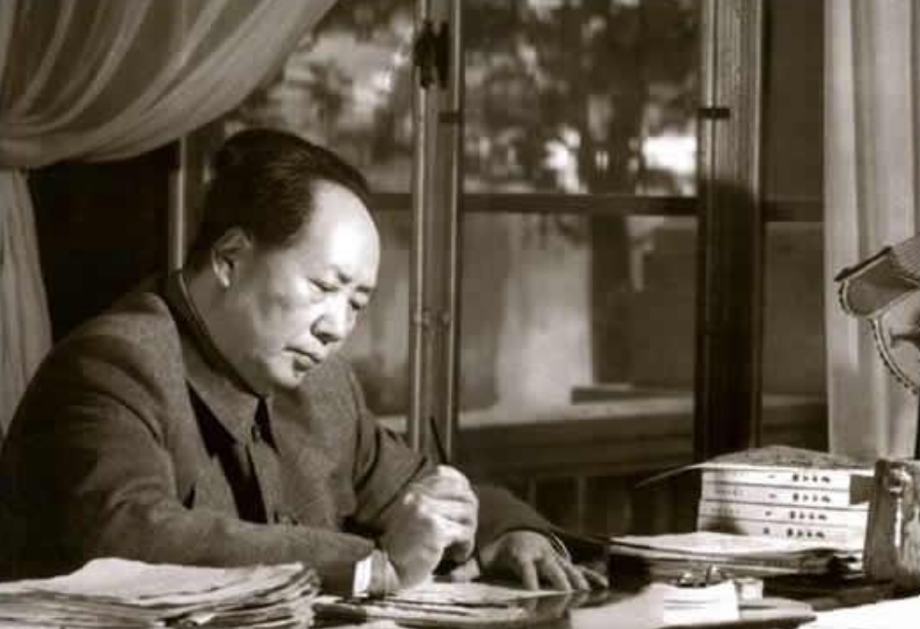 建国后毛岸英回韶山，一农民称毛主席欠他家13元钱，到底咋回事