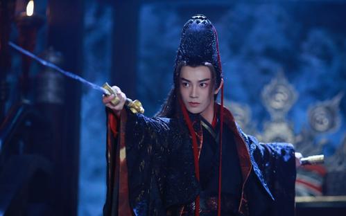 从广告模特到影视演员，新剧搭档流量小花，成