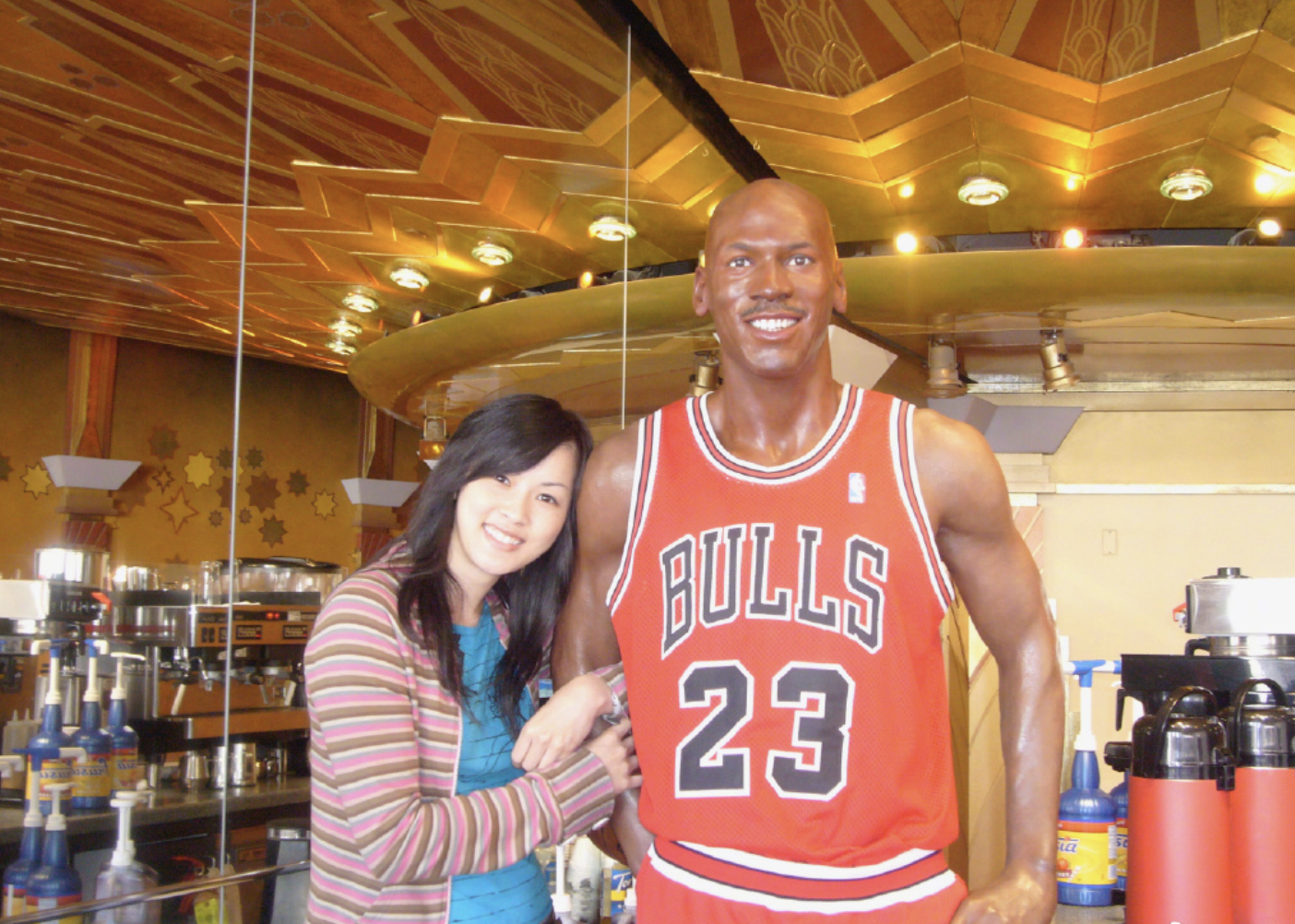 吳尊入駐蠟像館，成館內首尊仿生臂肌蠟像，和自己掰手腕一較高下