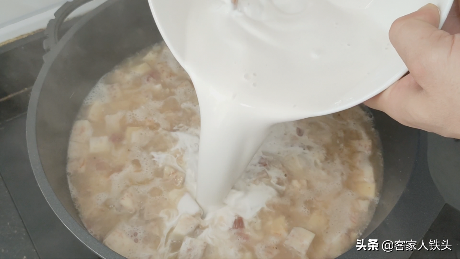 香芋这一个做法实在好吃，一次做一盘，外酥里嫩，连吃5块还想吃