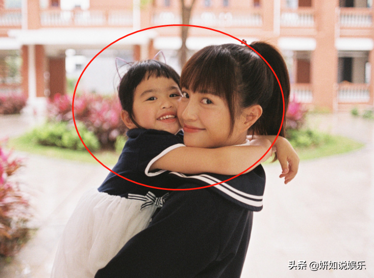 包貝爾女兒悄咪咪長大，五官越長越精緻，顏值開始朝包文婧靠攏