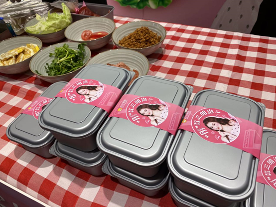 关晓彤在苏宁易购荣获双重身份，“代言人+合创