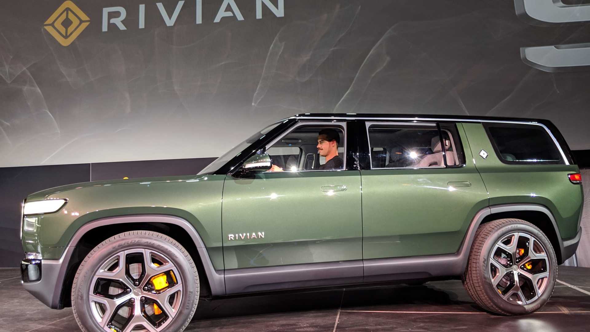 乳白色海豚-Rivian R1S电动式SUV
