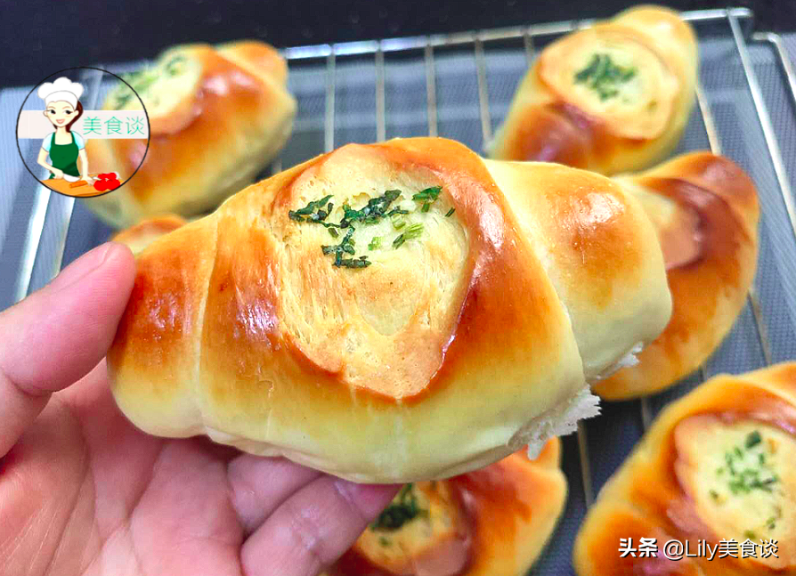 If you want to eat bread, you don’t need to buy it. You can make it at home. It is as delicious as the one you bought. Both adults and children love it.