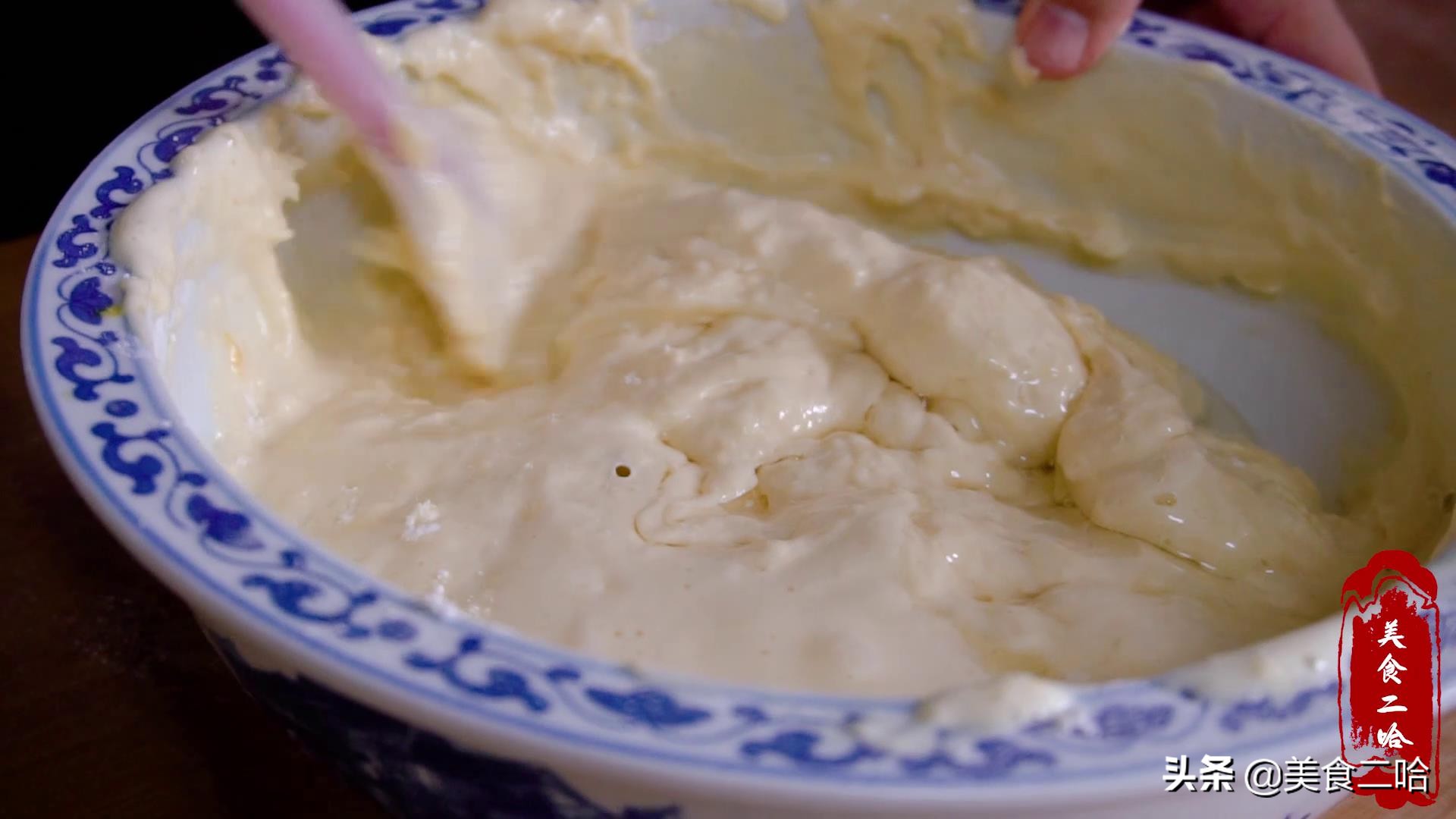 老式蜂蜜鸡蛋糕，用面粉和鸡蛋就能做，有技巧无难度，味道是真香