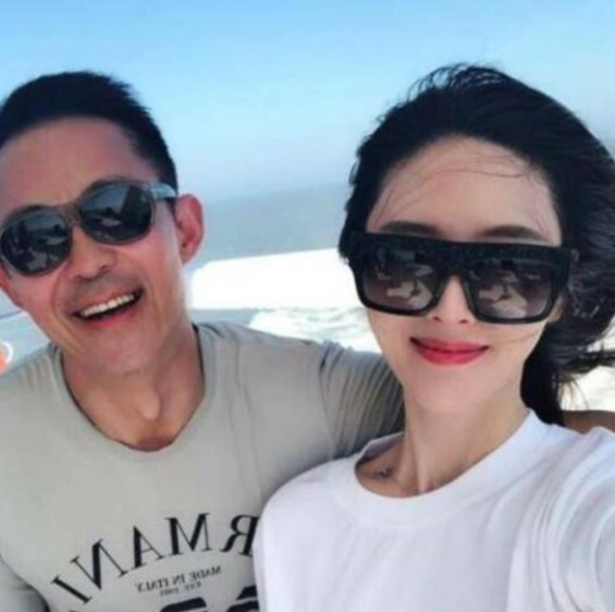 对丑妻不离不弃，邀请半个娱乐圈参加婚礼，被称为正能量男明星