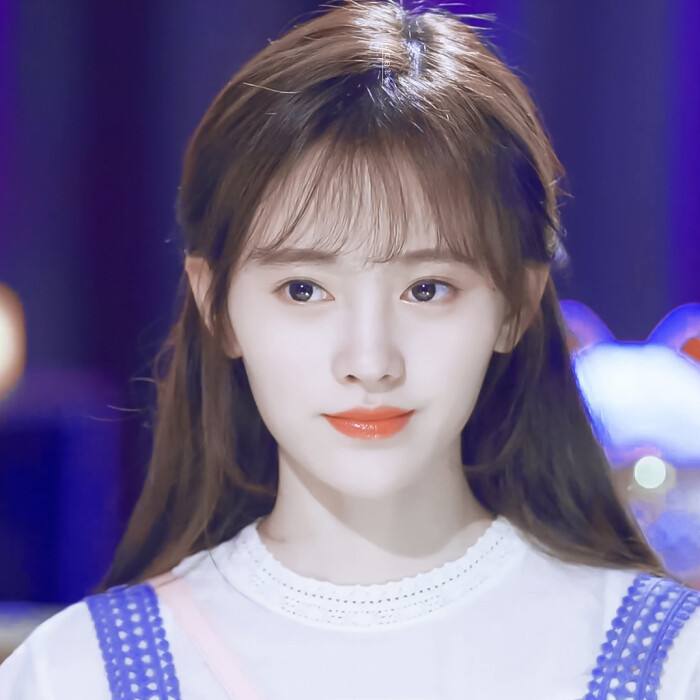 鞠婧祎有多装？上综艺节目笑都不敢笑，网友：