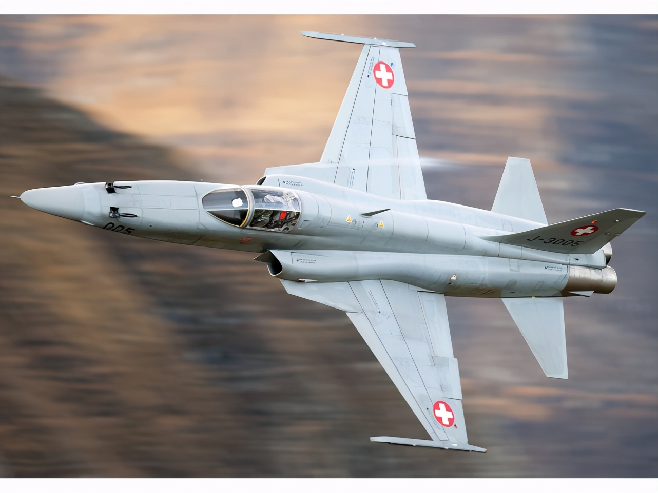 ��׹��������̨��ս���������Ǽ�-7�����У�����Ϊ�����֮ӥ��