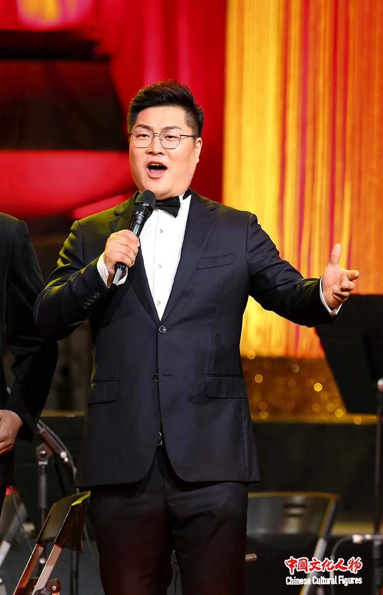 郁钧剑从艺五十<font color=red>周年</font>回乡演唱会70位歌唱家倾情演绎民族经典