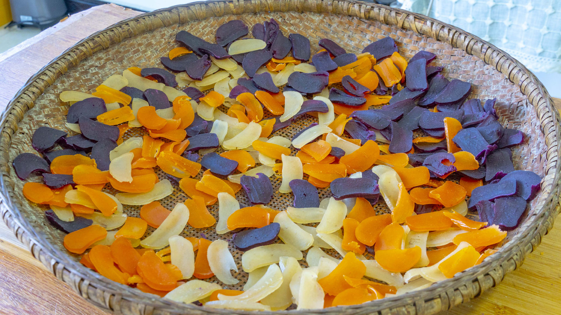 自製三色薯片，不用土豆，南方特色做法，又酥又脆，比買的好吃